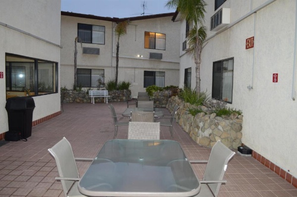 Jolly Roger Hotel image 18